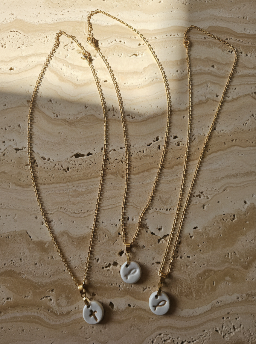 Les Médaillons Porcelaine et Or