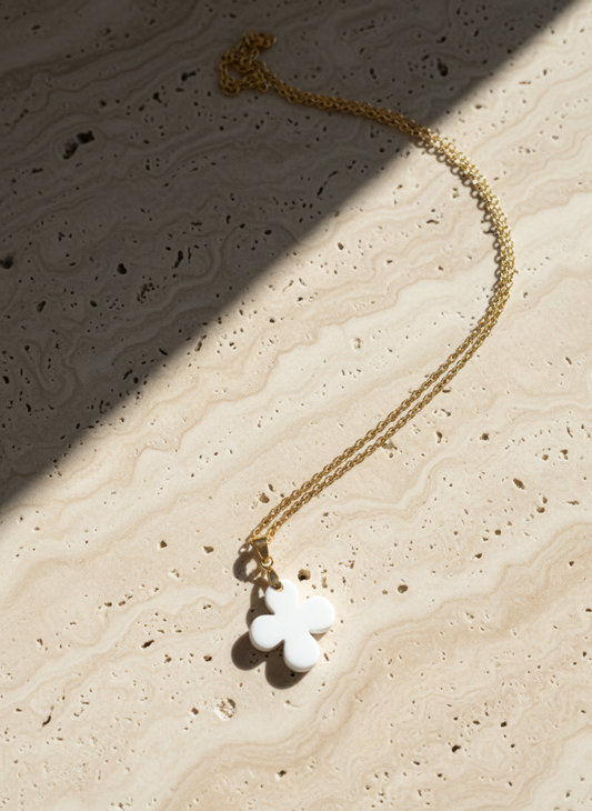 Médaillon Quadrilobe en Porcelaine