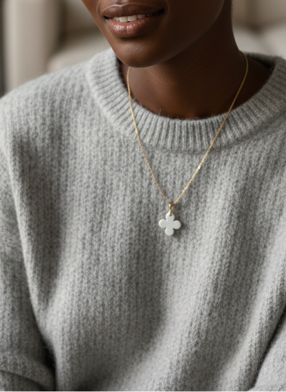 Médaillon Quadrilobe en Porcelaine